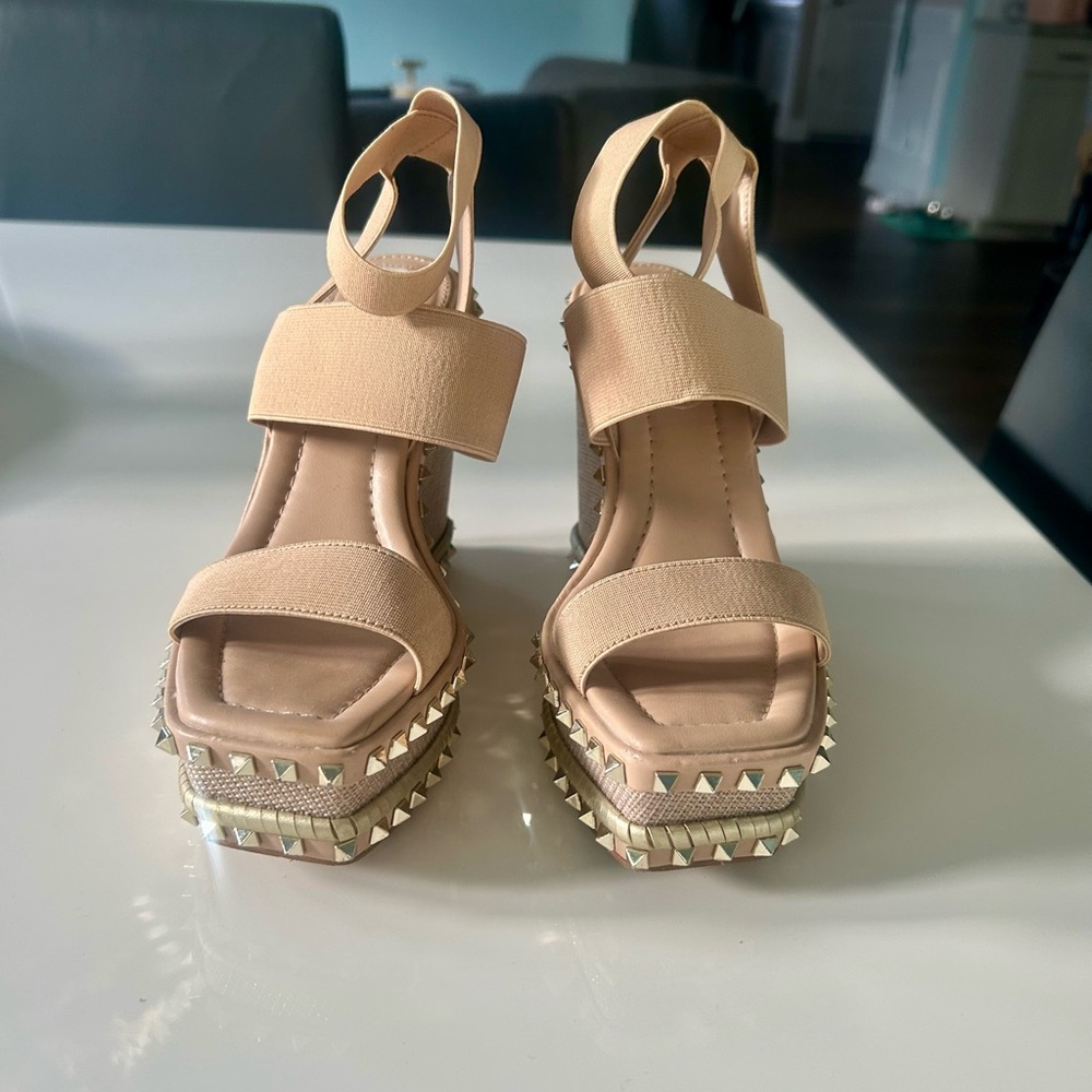 Steve Madden Cream Studded Platform Sandals size 6